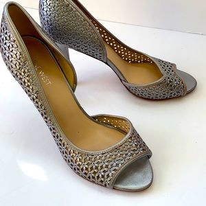 NINE WEST DROGONIA PERFORATED SILVER LEATHER size9
